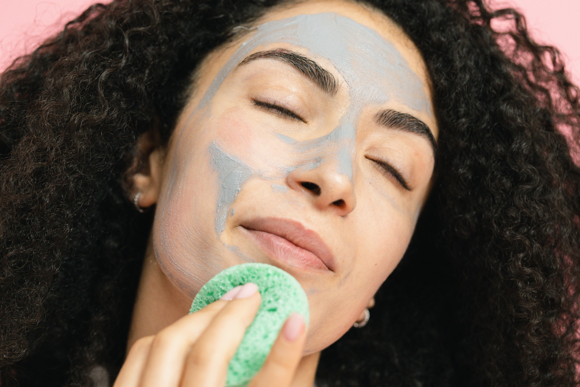 How To Use An Exfoliating Sponge For The Face?